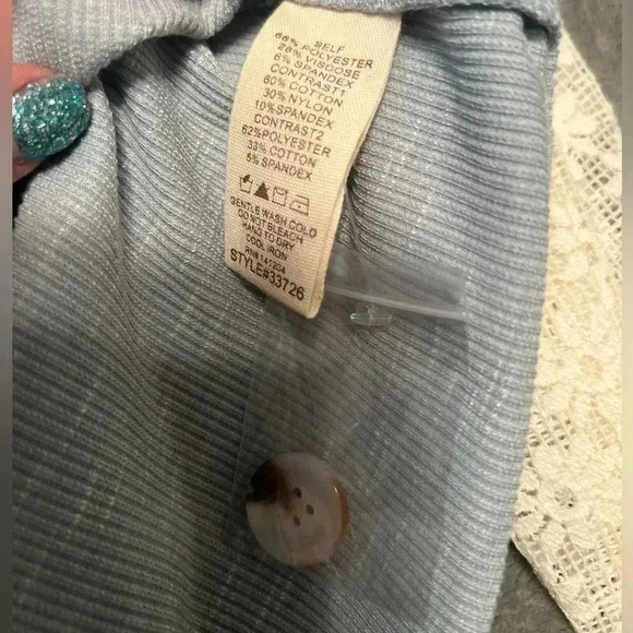 Hem & Thread Women’s Blue Button Down/Shacket With Lace Detail. NWT. Size Small - Picture 9 of 9
